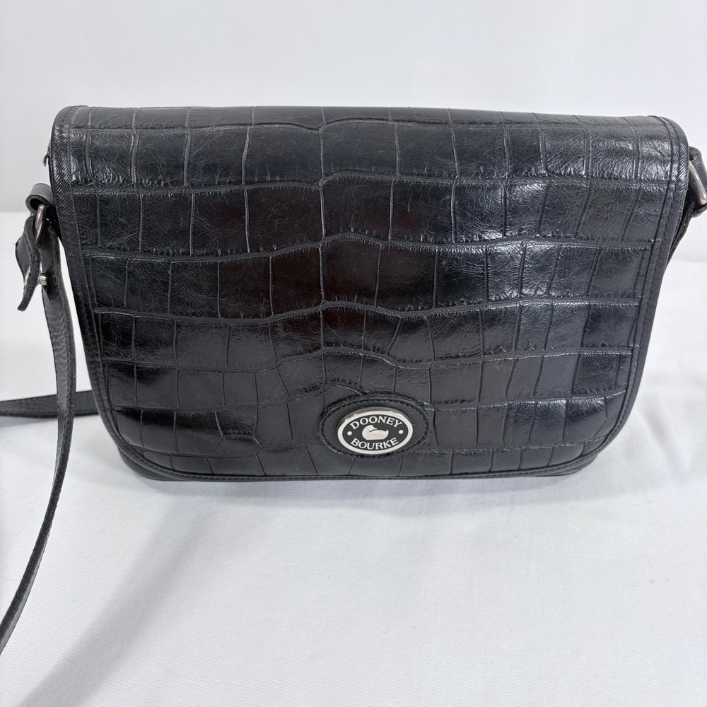 VTG Dooney & Bourke Black Croc Embossed Leather Flap Shoulder Bag‎ Purse